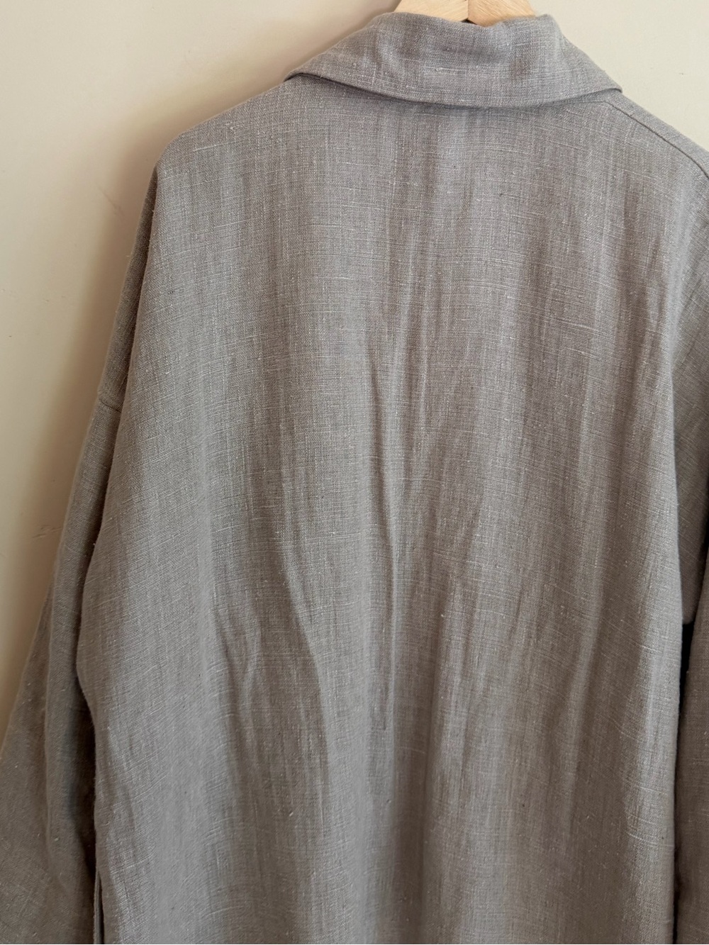 The Raw Linen Robe - Picture 3 of 12